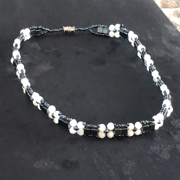 VTG Handmade Mother Of Pearl / Brazilian Hematite / Silver Screw Clasp Necklace. - Picture 10 of 13